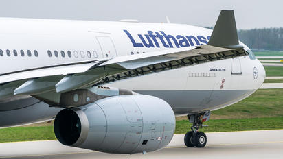D-AIKS - Lufthansa Airbus A330-300