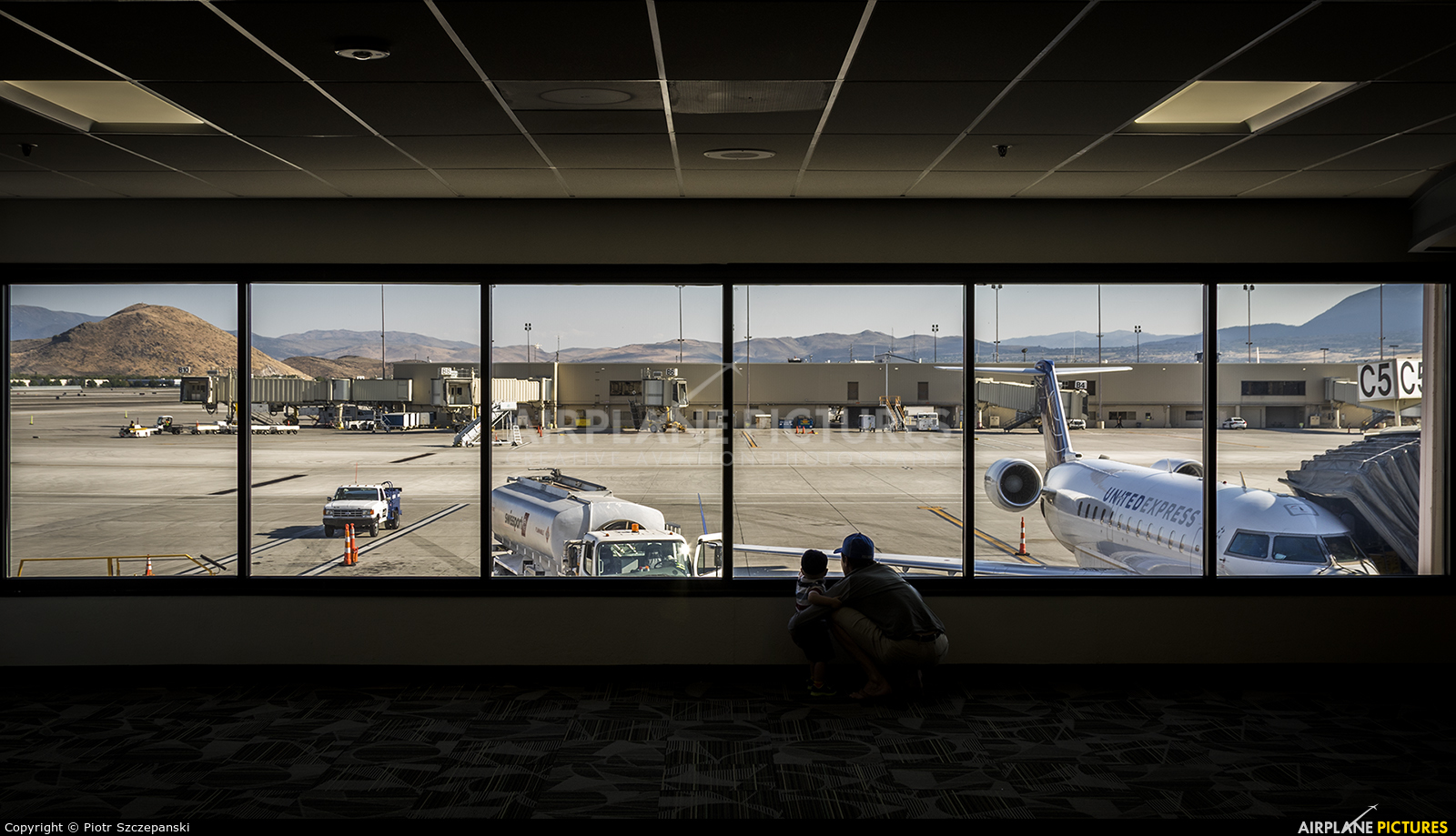 United Airlines - aircraft at Reno - Tahoe