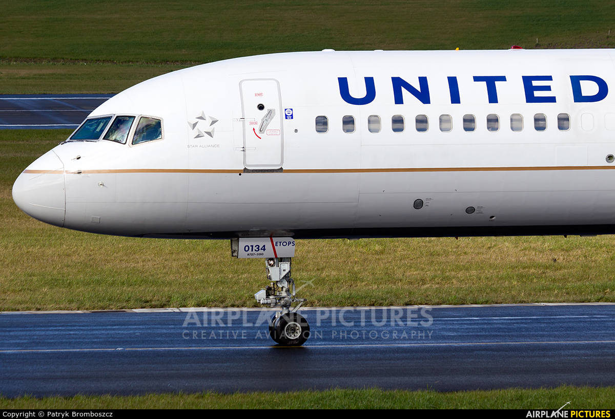 United Airlines N67134 aircraft at Birmingham