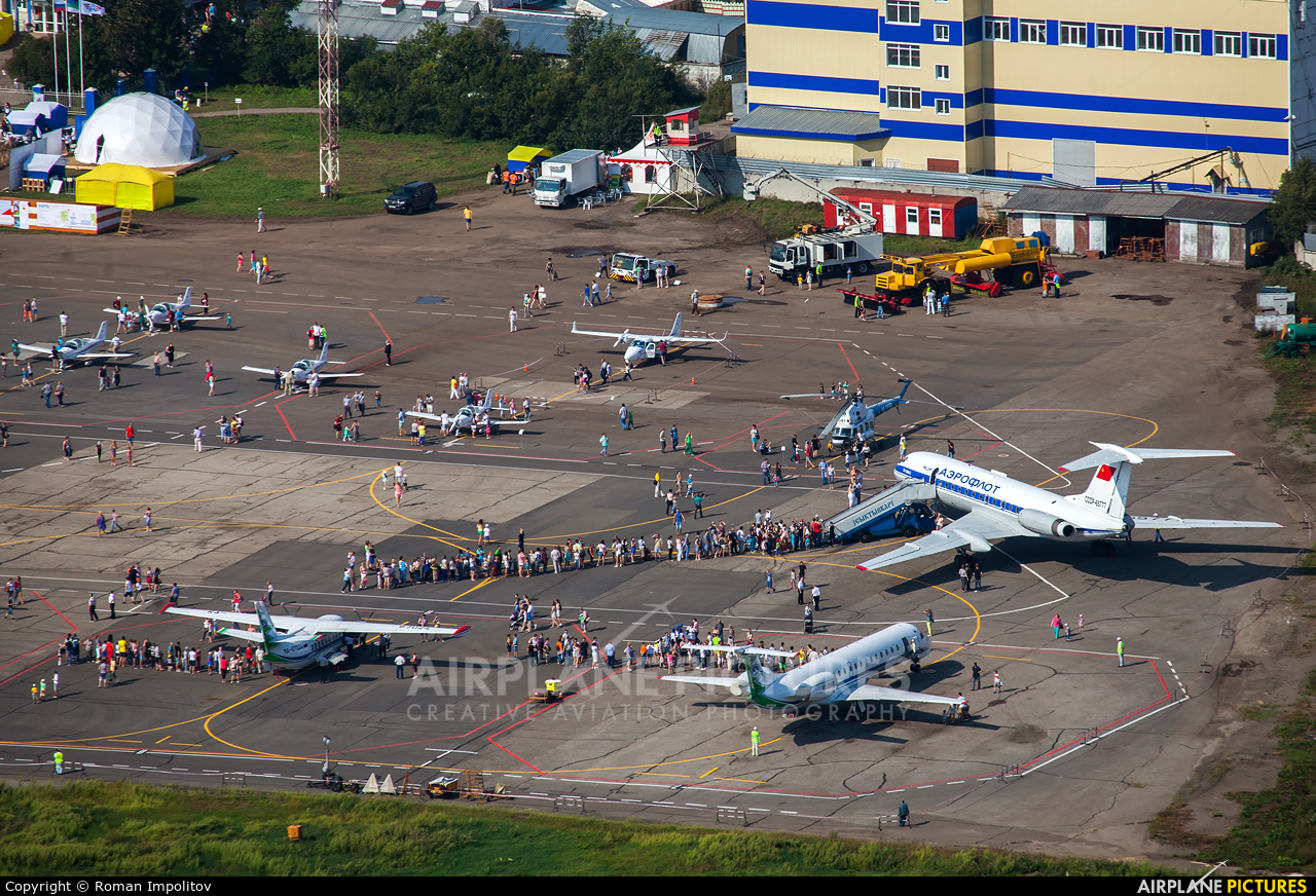 - Airport Overview - aircraft at Syktyvkar