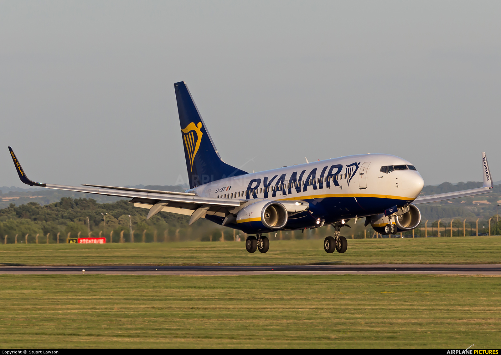 Ryanair EI-SEV aircraft at East Midlands