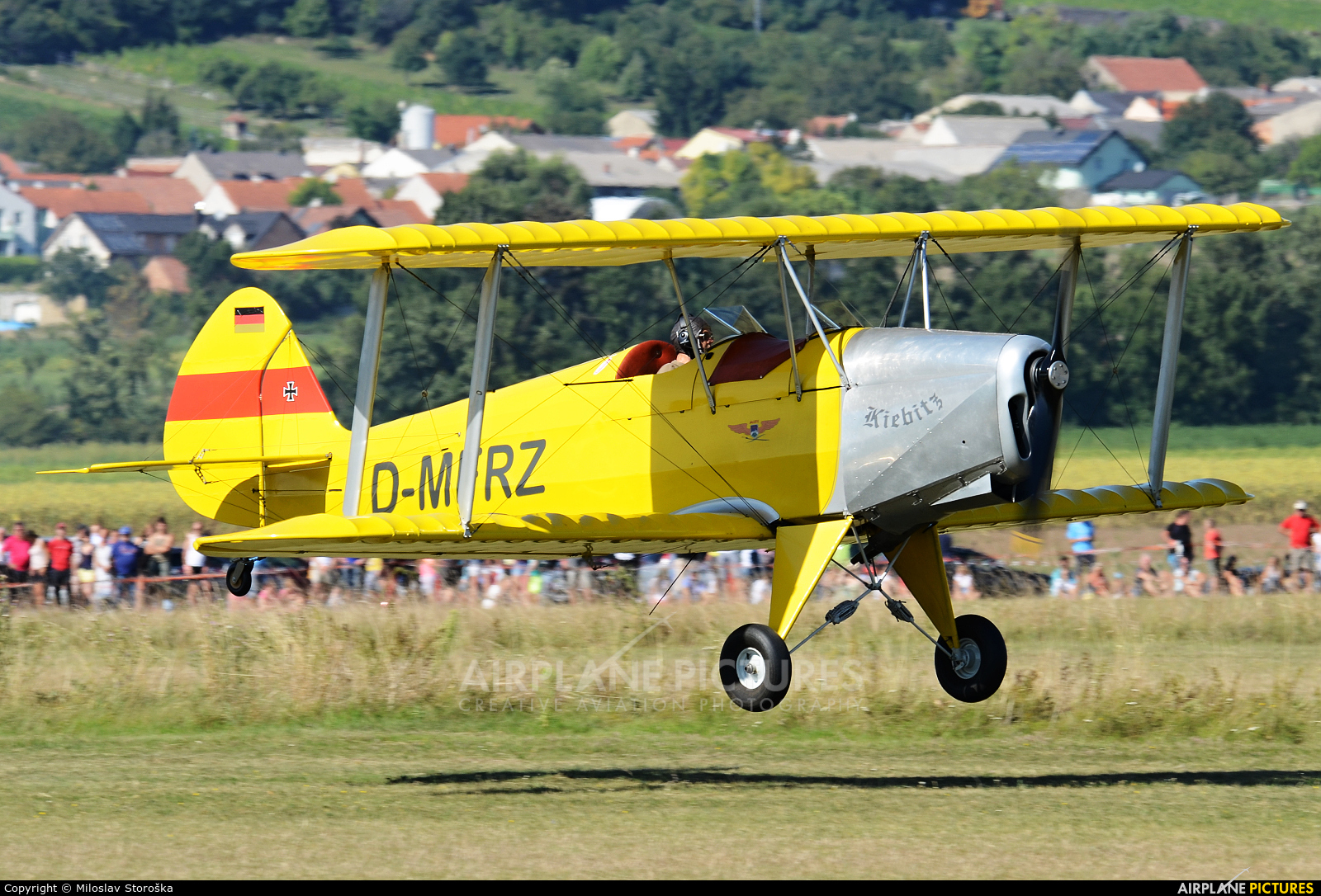 Private D-MFRZ aircraft at Spitzerberg