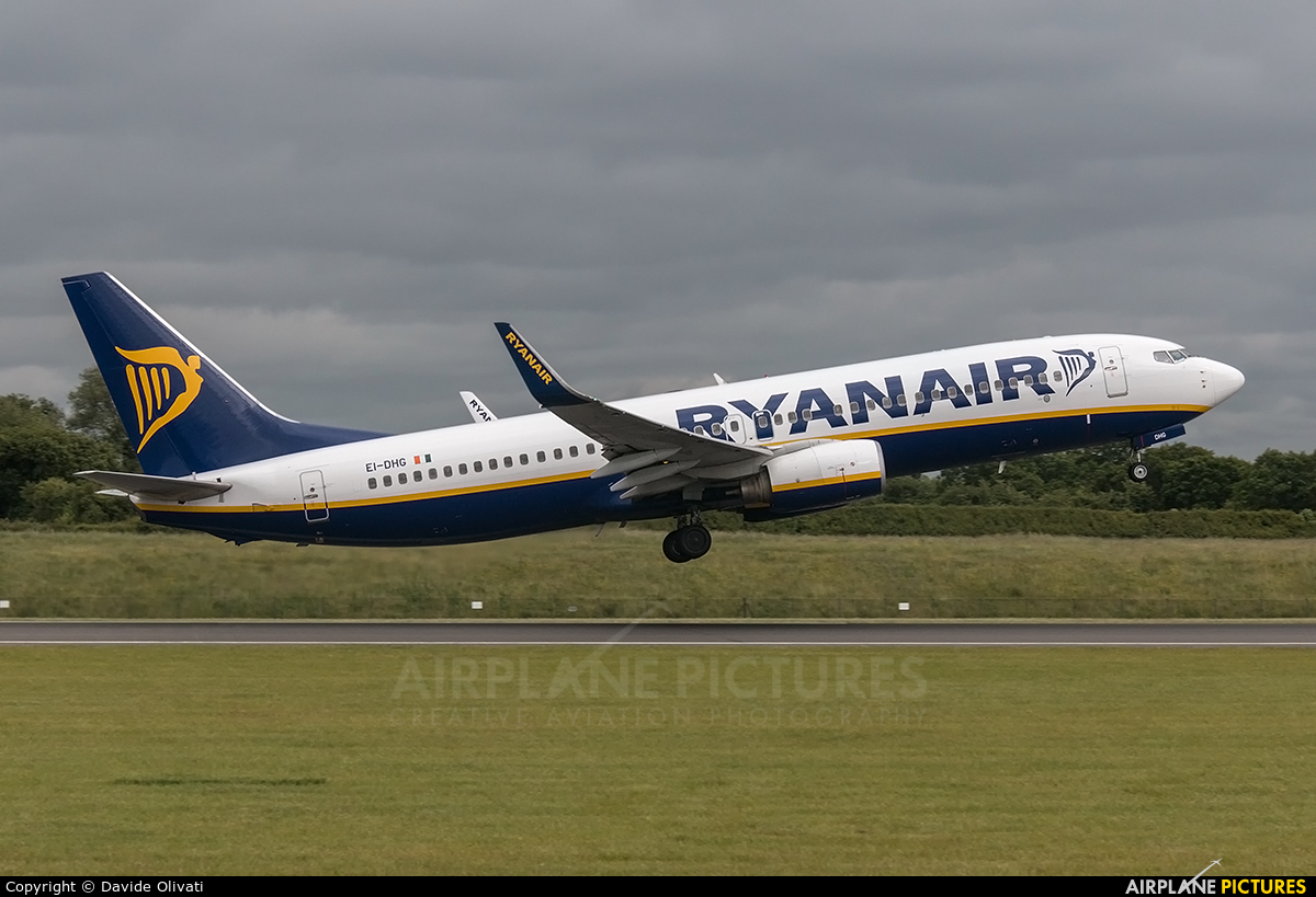 Ryanair EI-DHG aircraft at Manchester