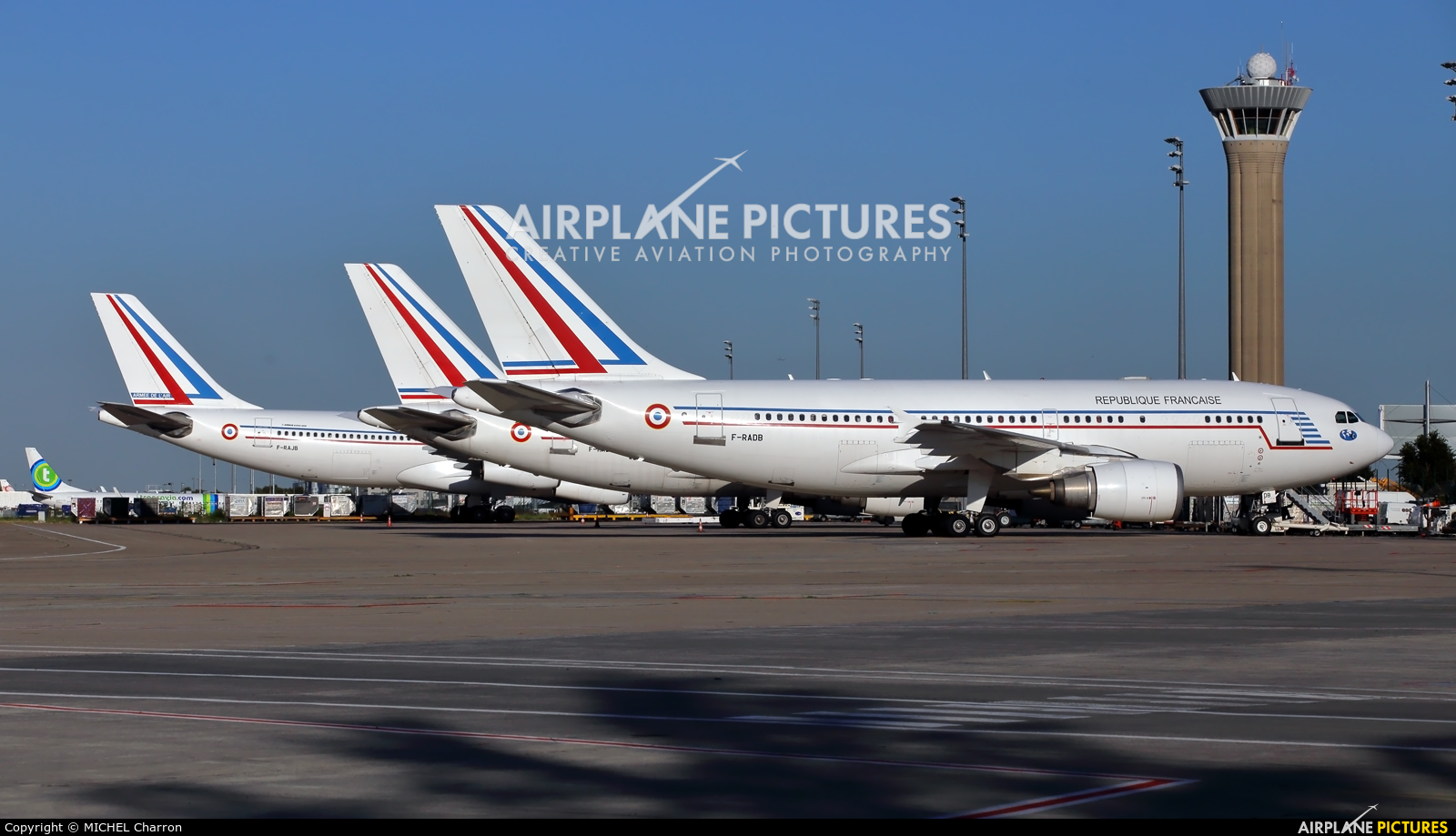 - Airport Overview - aircraft at Paris - Charles de Gaulle
