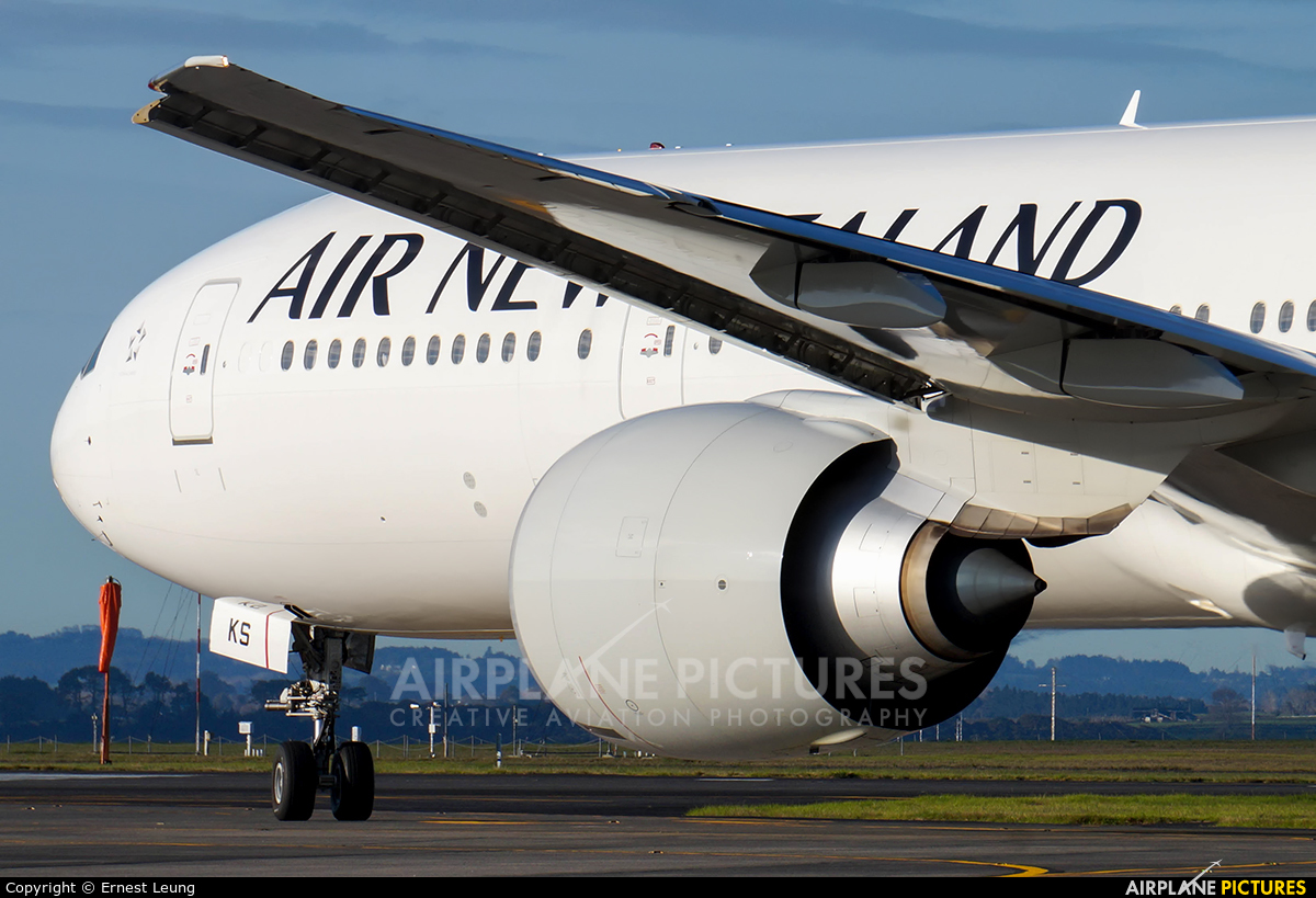 Air New Zealand ZK-OKS aircraft at Auckland Intl