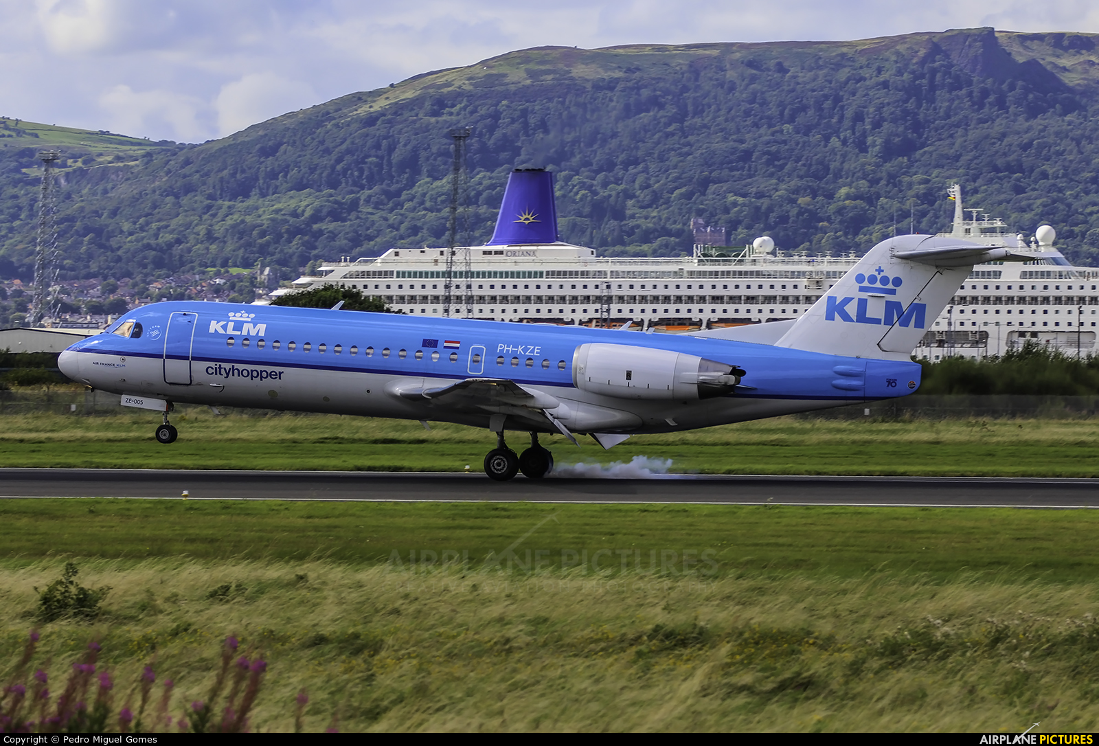 KLM Cityhopper PH-KZE aircraft at Belfast City - George Best