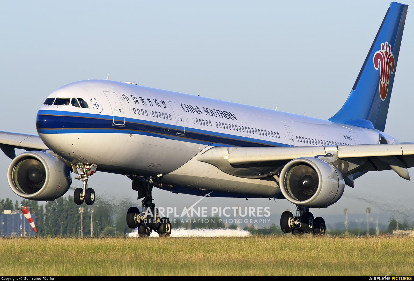 China Southern Airlines B-6547 aircraft at Paris - Charles de Gaulle