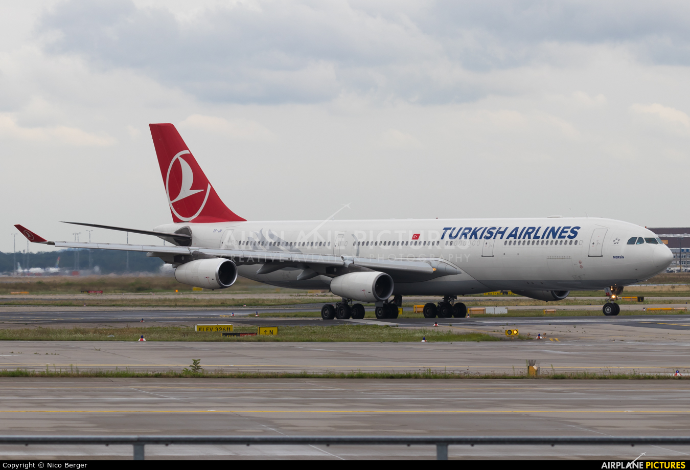 Turkish Airlines TC-JII aircraft at Frankfurt