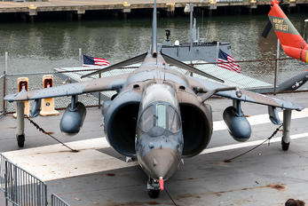 159232 - USA - Navy McDonnell Douglas AV-8C Harrier II