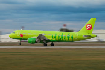 VP-BCZ - S7 Airlines Airbus A320