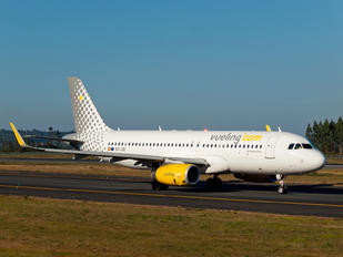 EC-LZE - Vueling Airlines Airbus A320