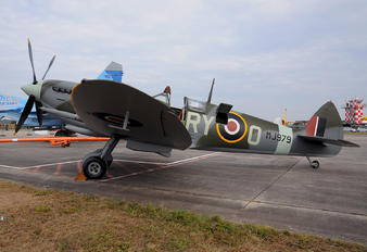 MJ979 - Private Supermarine Spitfire Mk.IX