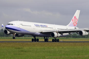 B-18807 - China Airlines Airbus A340-300