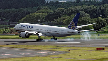 N69020 - United Airlines Boeing 777-200ER
