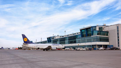 D-ABEH - Lufthansa - Airport Overview - Terminal Building