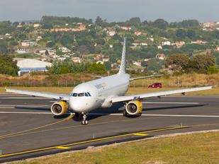 EC-LUN - Vueling Airlines Airbus A320