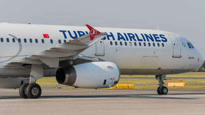 TC-JRC - Turkish Airlines Airbus A321