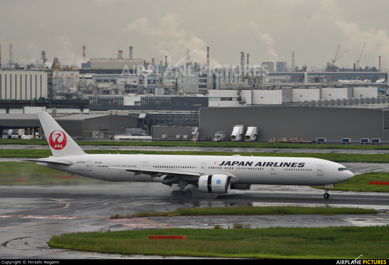 JAL - Japan Airlines JA735J aircraft at Tokyo - Haneda Intl