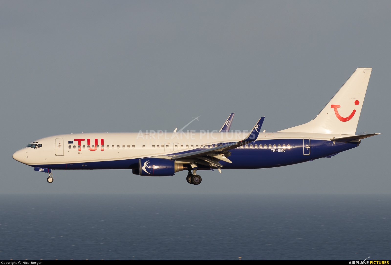TUI Airlines Netherlands YR-BMC aircraft at Las Palmas de Gran Canaria