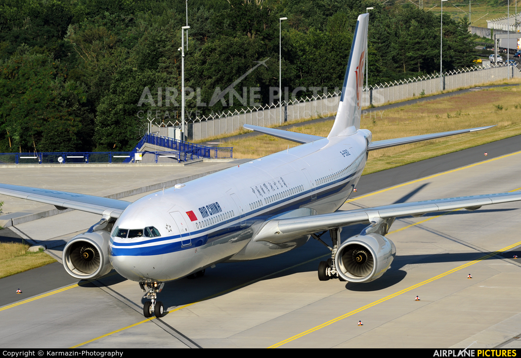 Air China B-5912 aircraft at Frankfurt