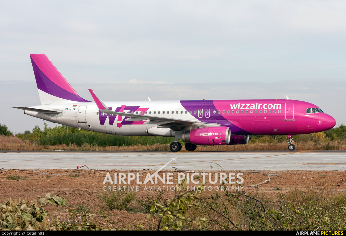 Wizz Air HA-LYE aircraft at Craiova