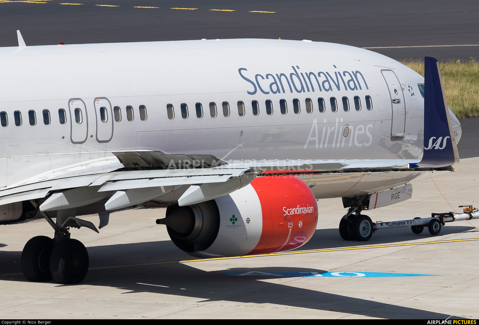 SAS - Scandinavian Airlines LN-RGE aircraft at Düsseldorf