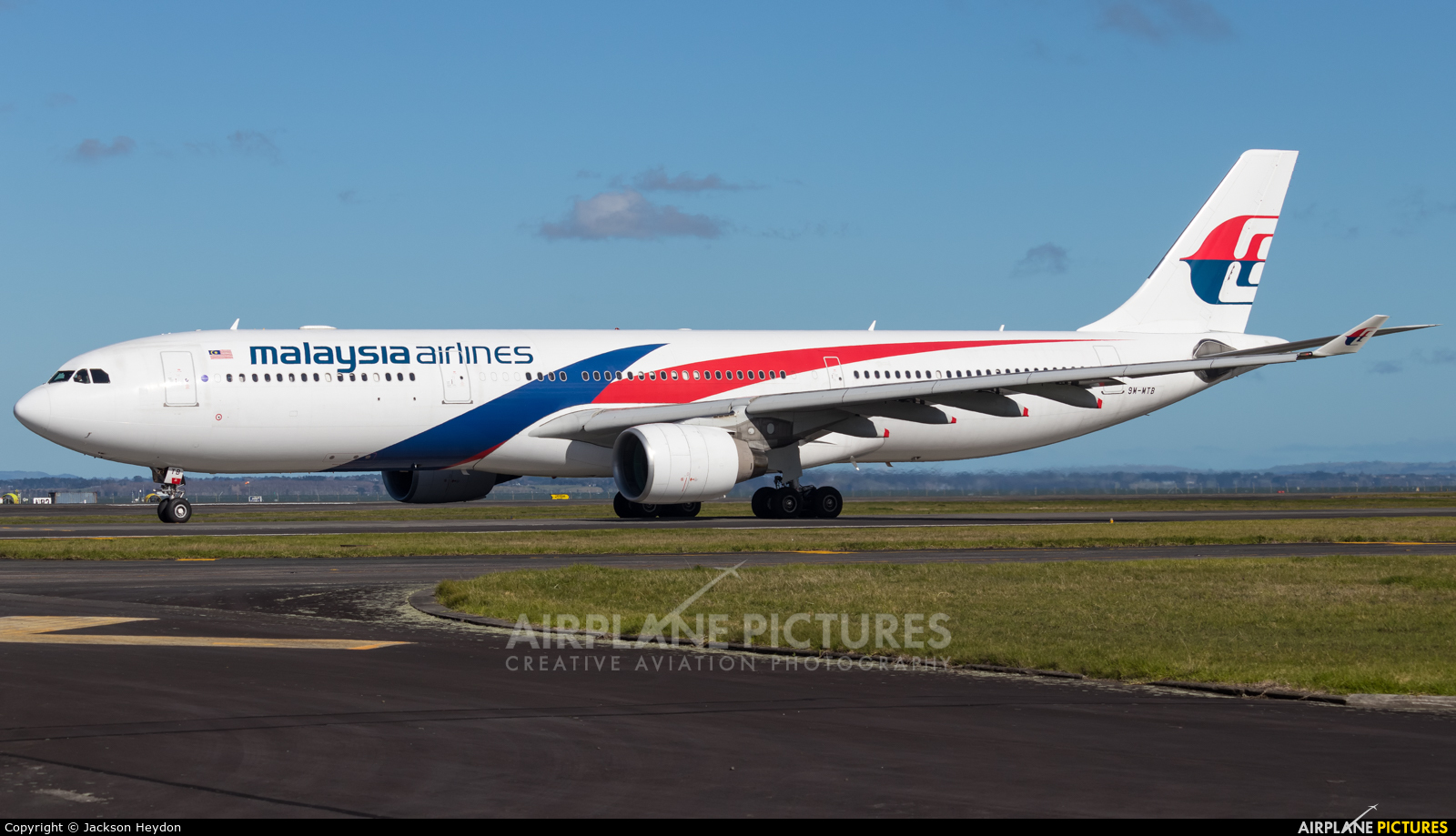 Malaysia Airlines 9M-MTB aircraft at Auckland Intl