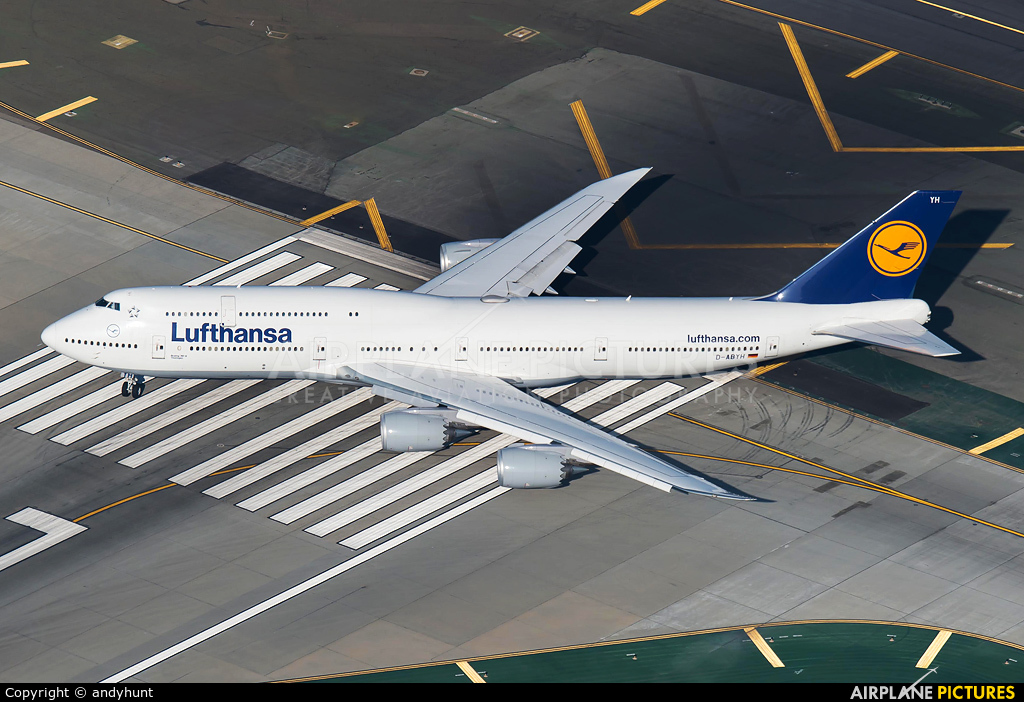 Lufthansa D-ABYH aircraft at Los Angeles Intl