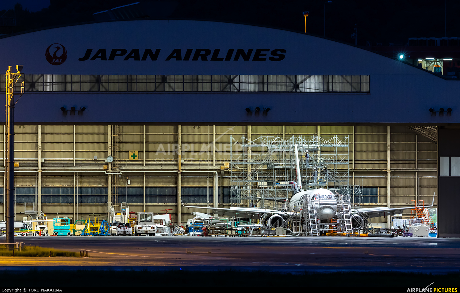 - Airport Overview - aircraft at Osaka - Itami Intl