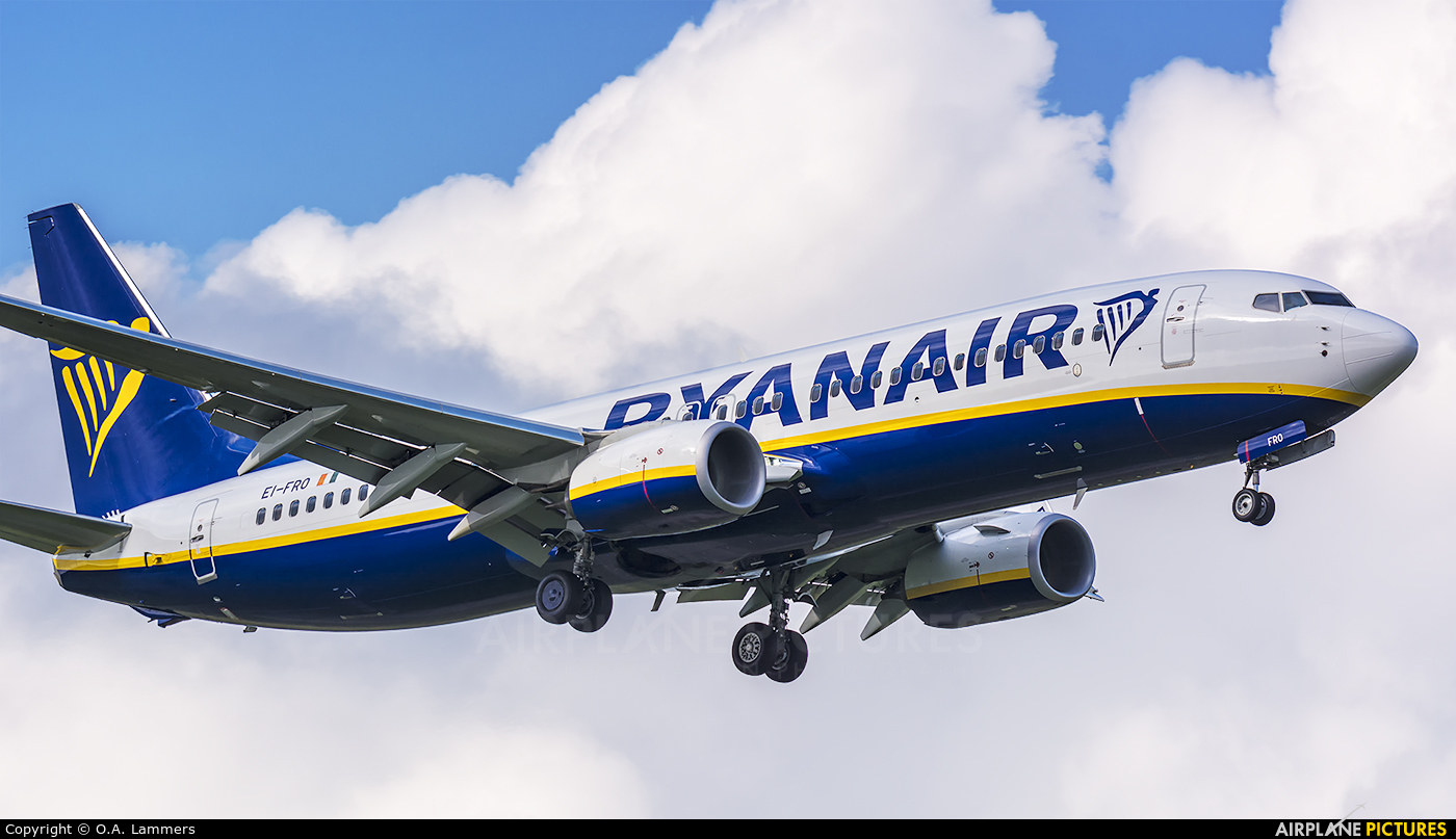 Ryanair EI-FRO aircraft at Eindhoven