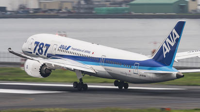 JA819A - ANA - All Nippon Airways Boeing 787-8 Dreamliner