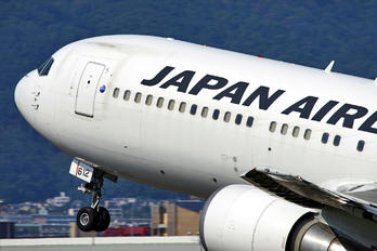 JA612J - JAL - Japan Airlines Boeing 767-300ER