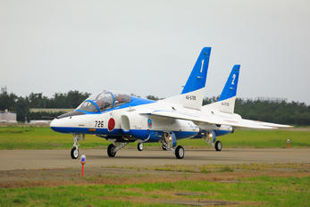46-5726 - Japan - ASDF: Blue Impulse Kawasaki T-4