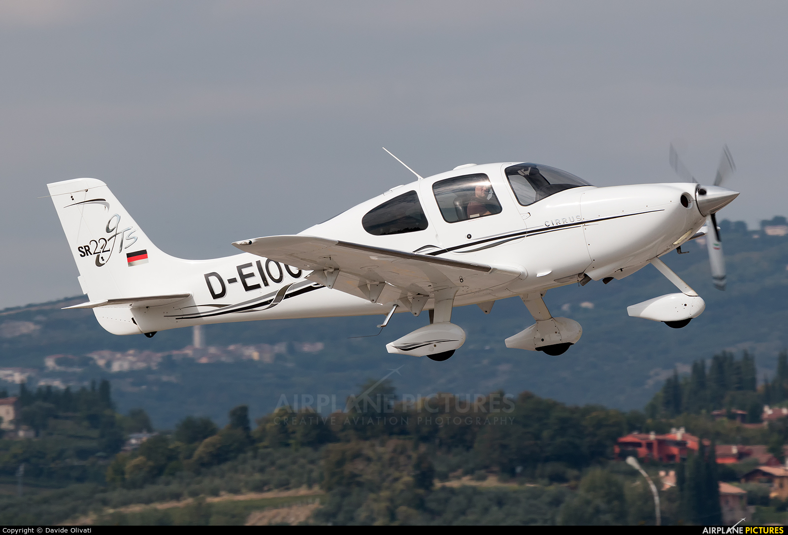 Private D-EIOC aircraft at Verona - Boscomantico