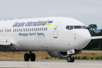 UR-PSI - Ukraine International Airlines Boeing 737-900ER