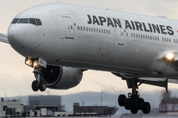 JA751J - JAL - Japan Airlines Boeing 777-300