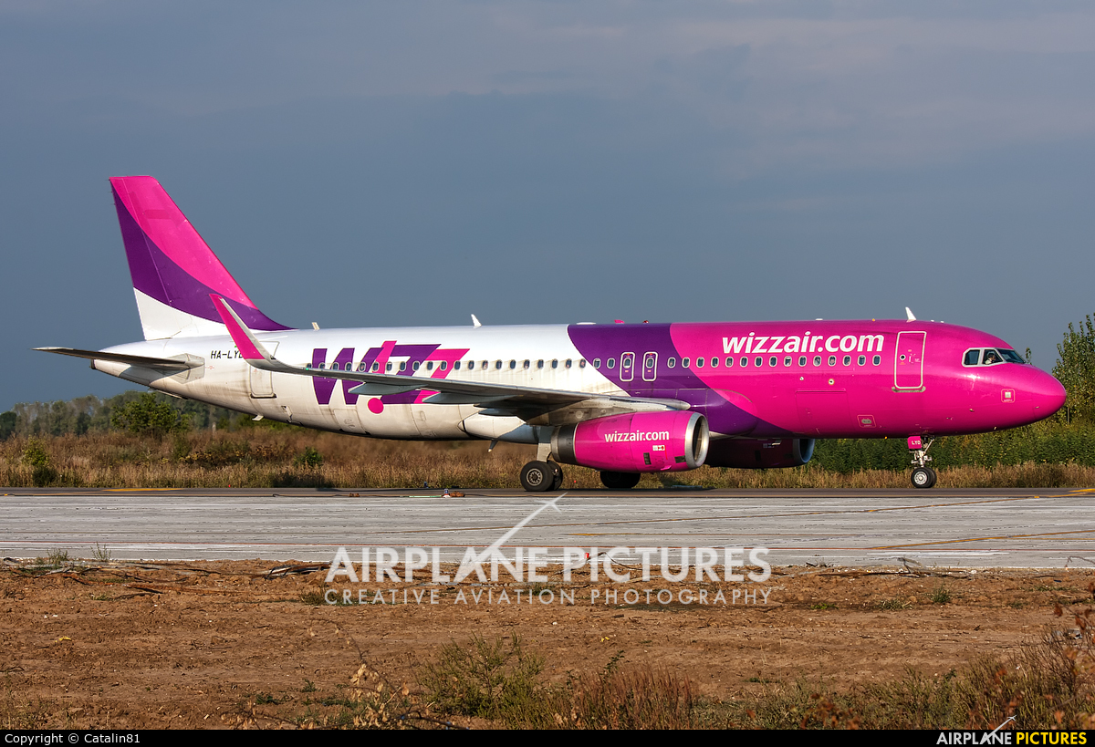 Wizz Air HA-LYD aircraft at Craiova
