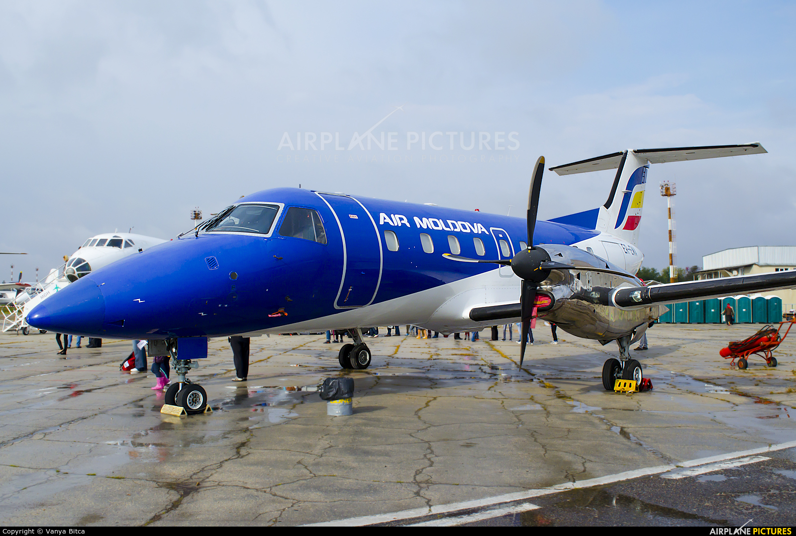 Air Moldova ER-EMA aircraft at Chişinău Intl