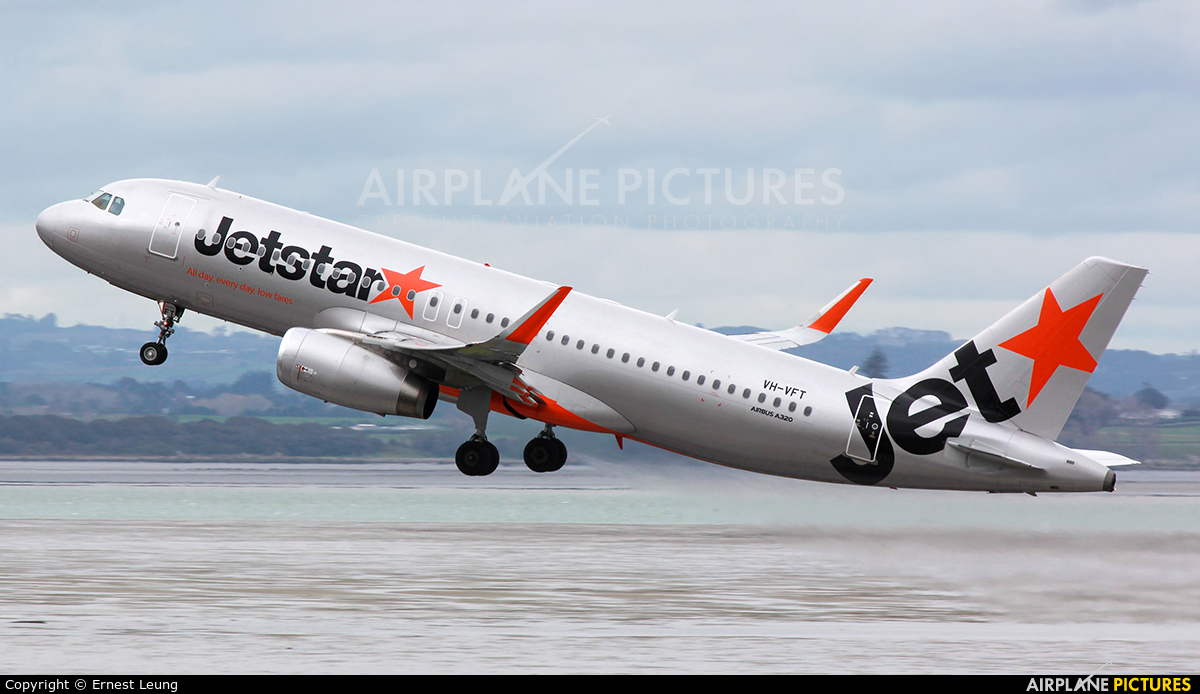 Jetstar Airways VH-VFT aircraft at Auckland Intl