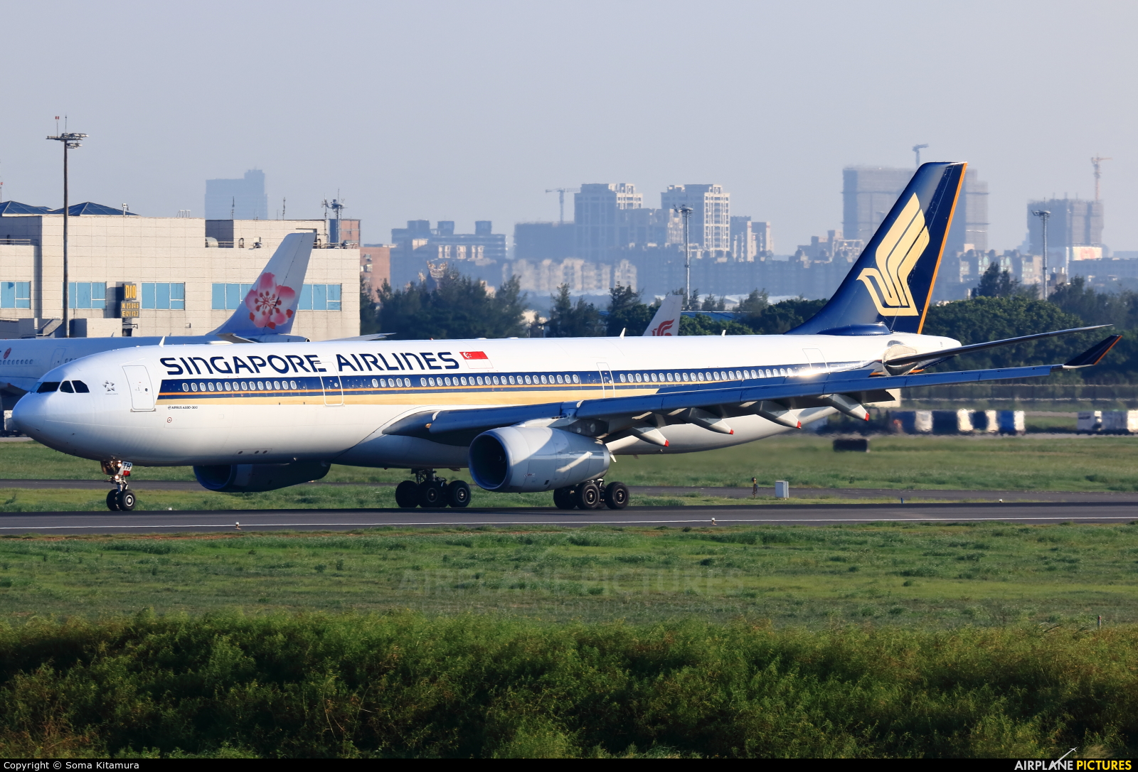 Singapore Airlines 9V-STH aircraft at Taipei - Taoyuan Intl