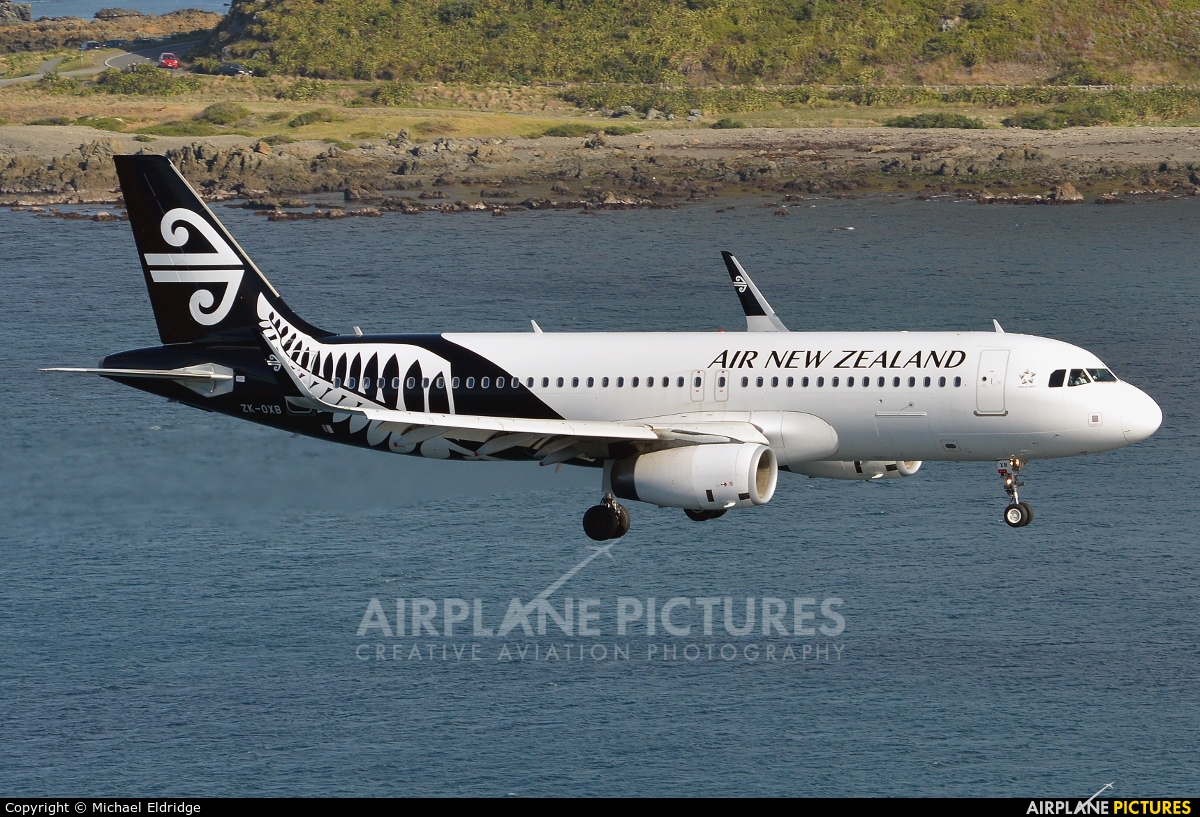 Air New Zealand ZK-OXB aircraft at Wellington Intl