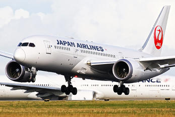 JA845J - JAL - Japan Airlines Boeing 787-8 Dreamliner