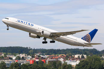 N77066 - United Airlines Boeing 767-400ER
