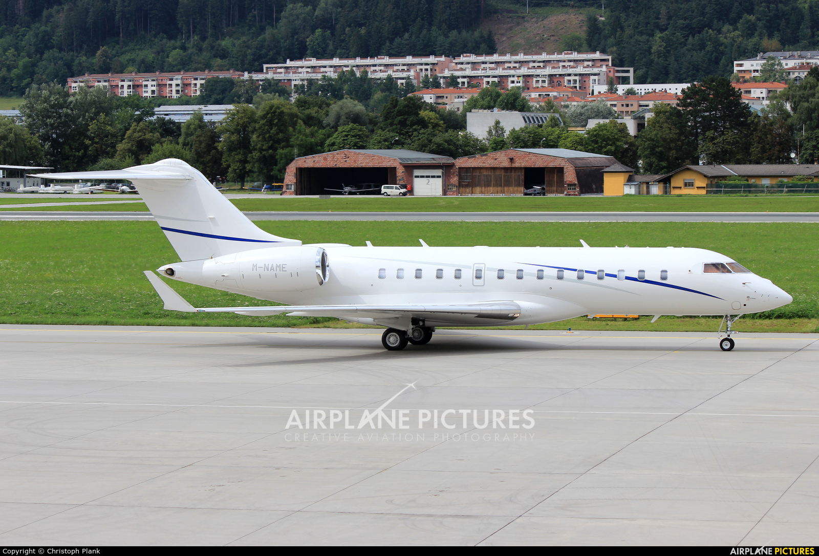 Private M-NAME aircraft at Innsbruck