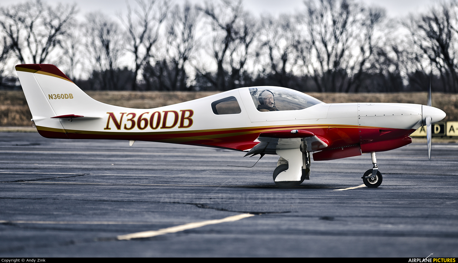 Private N360DB aircraft at Hartford–Brainard Airport