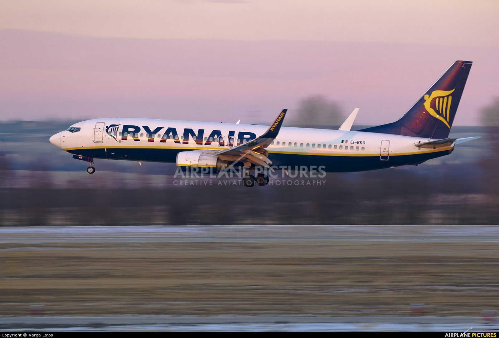 Ryanair EI-EKO aircraft at Budapest Ferenc Liszt International Airport