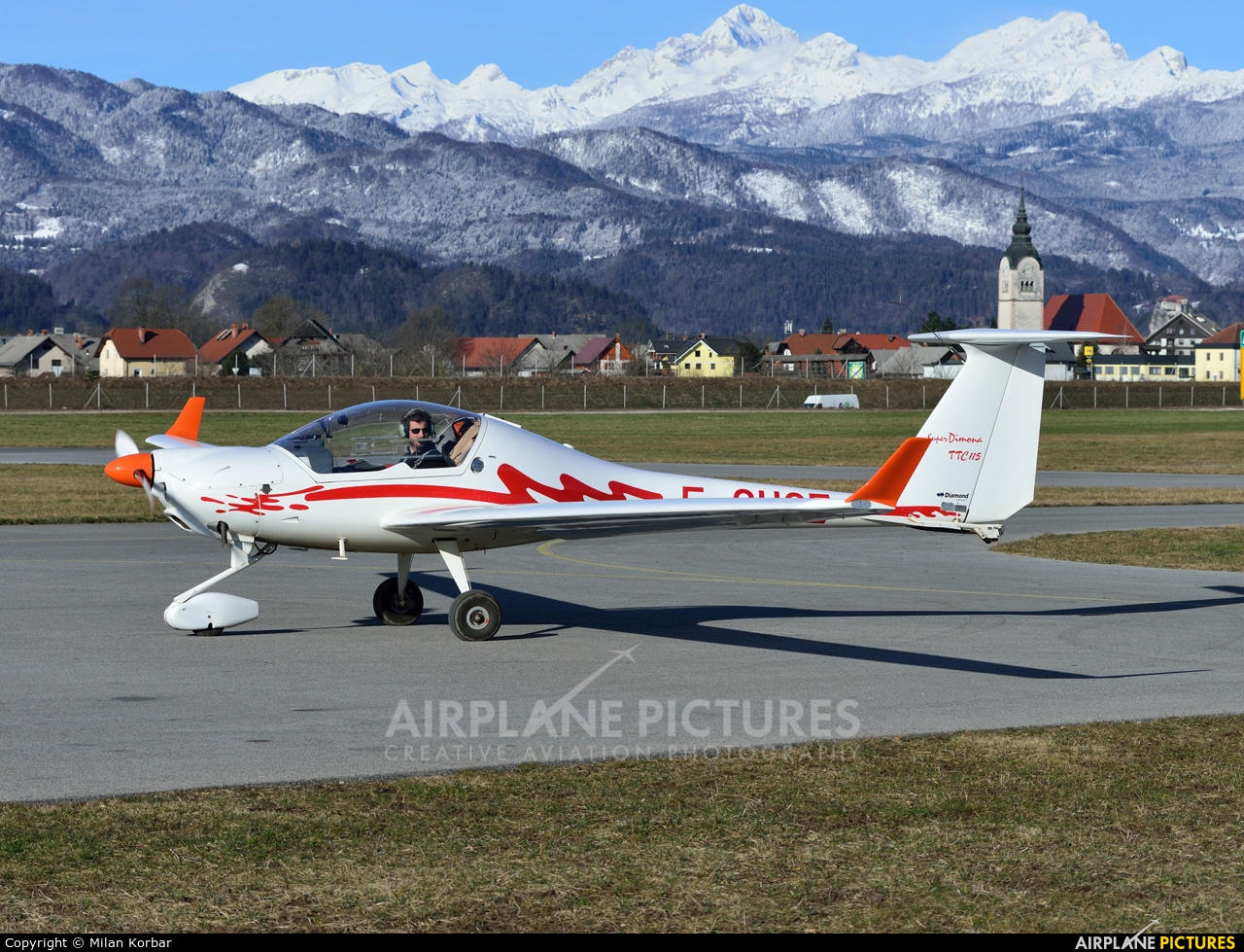 Private F-CHQE aircraft at Lesce-Bled 