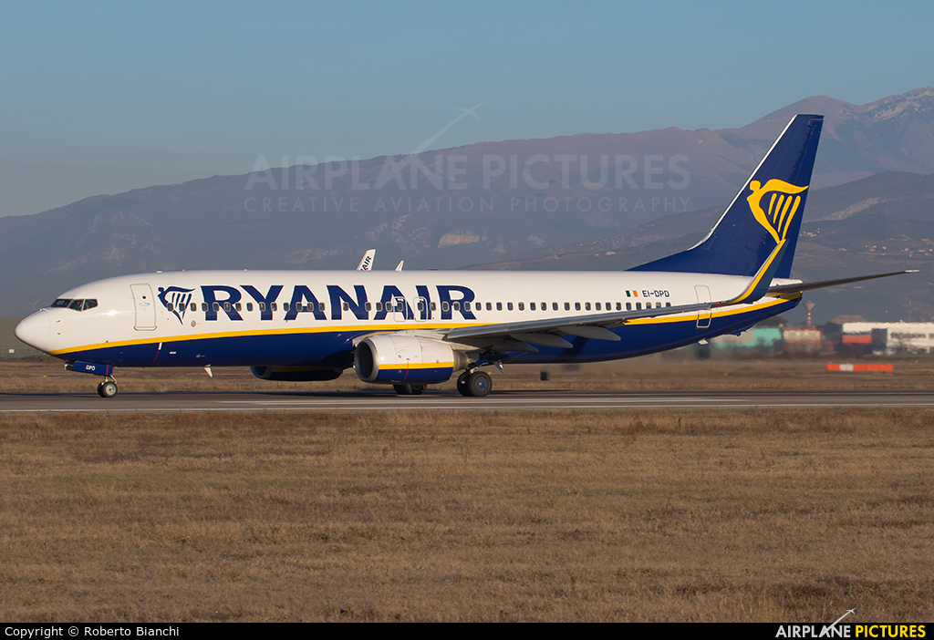 Ryanair EI-DPD aircraft at Verona - Villafranca