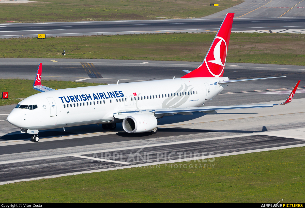 Turkish Airlines TC-JZG aircraft at Lisbon