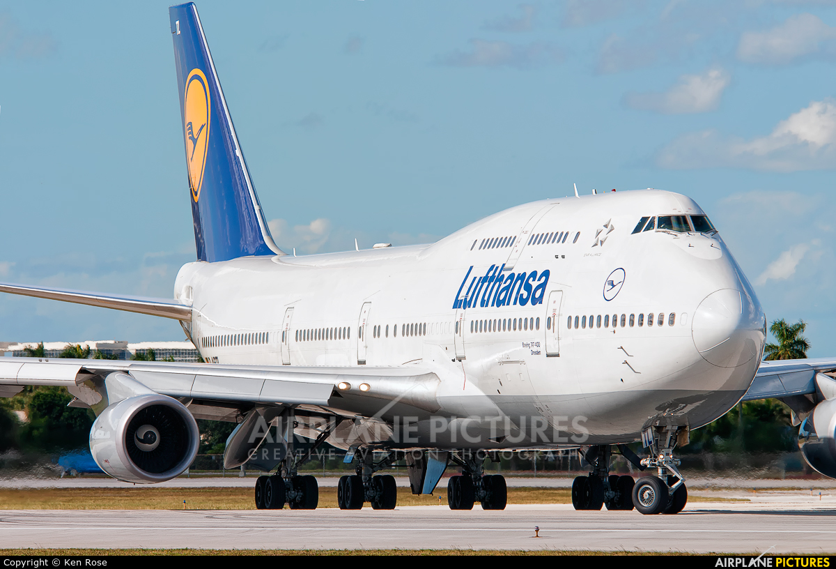 Lufthansa D-ABTL aircraft at Miami Intl